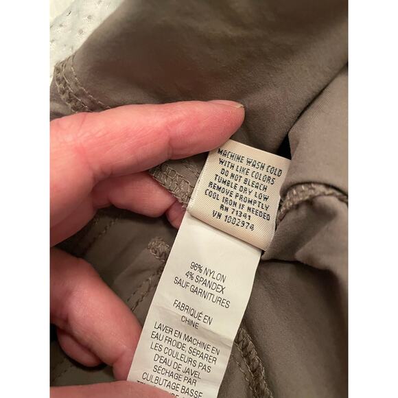 LL Bean Water Repellent Comfort Trail Pants Mid Rise Straight Crop Sz 14 Petite - Picture 6 of 7